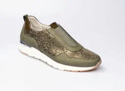 Modischer Stretch-Sneaker im Leo-Look
