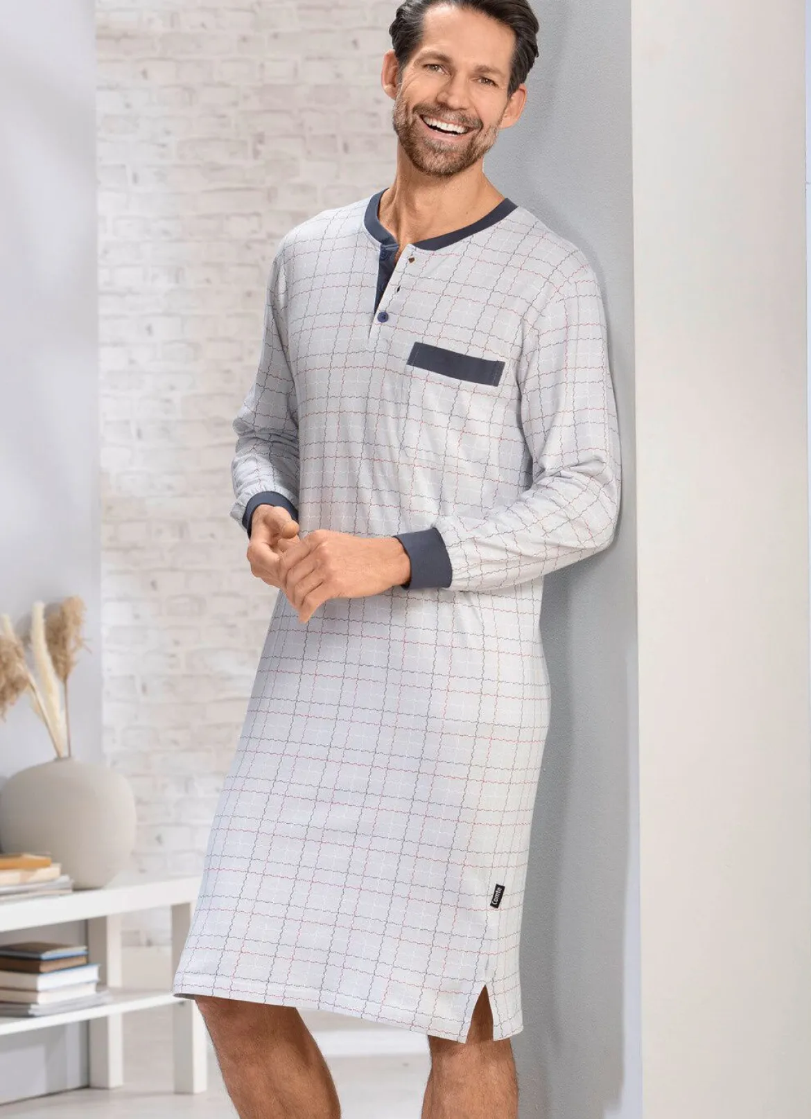 Nachthemd mit Knopfleiste und Bündchen