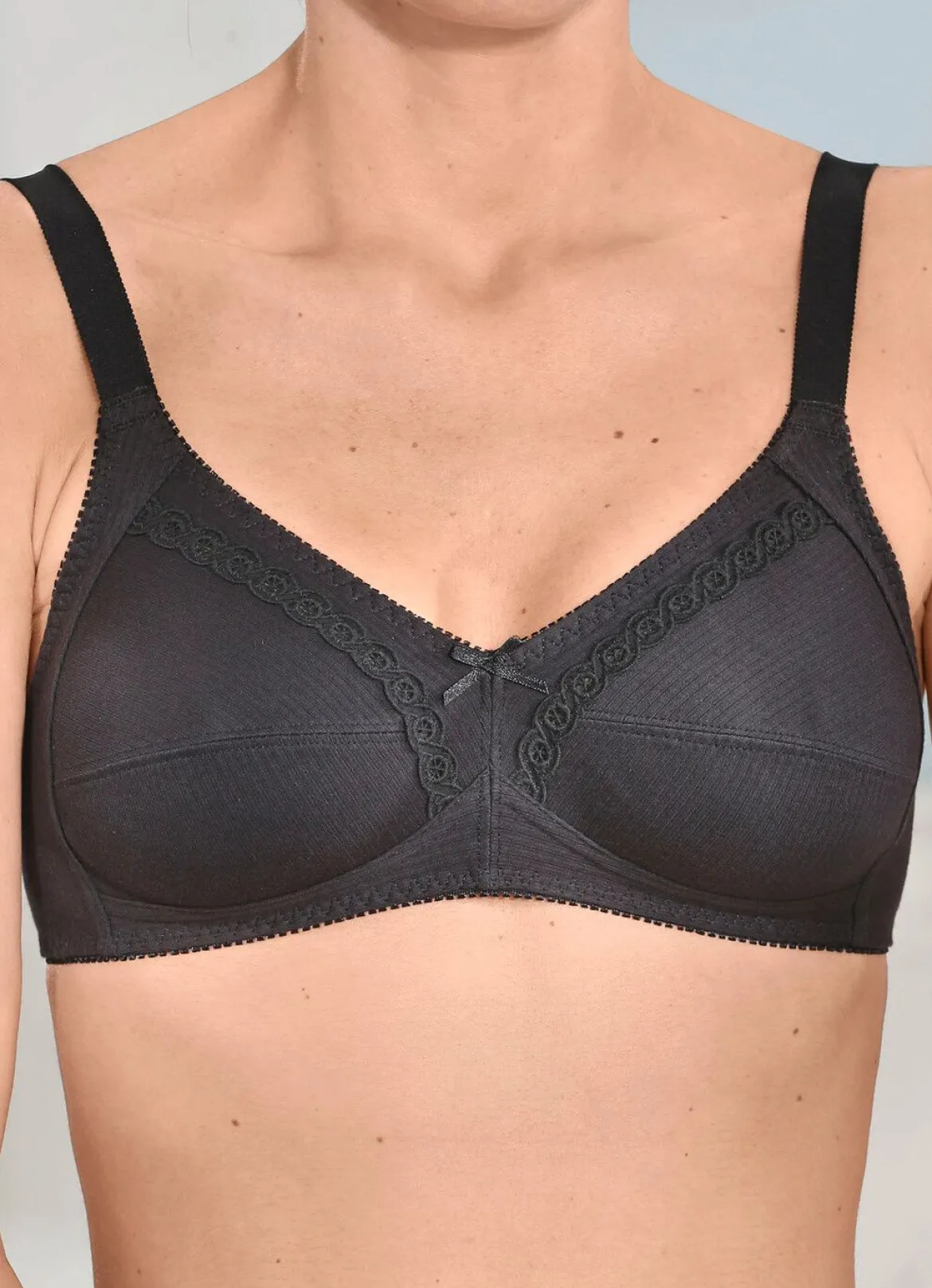 Naturana Zweierpack BH mit dekorativem Spitzenband in den Cups