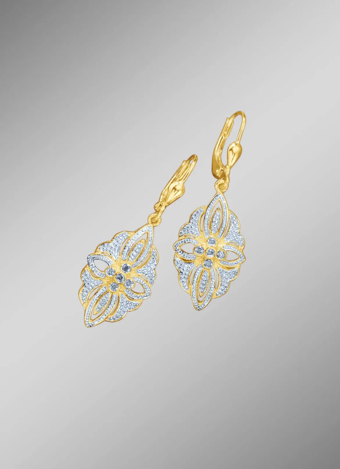 Ohrringe mit Diamanten im Blumendesign