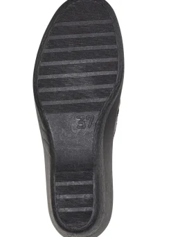 Pantolette mit Zierlochung