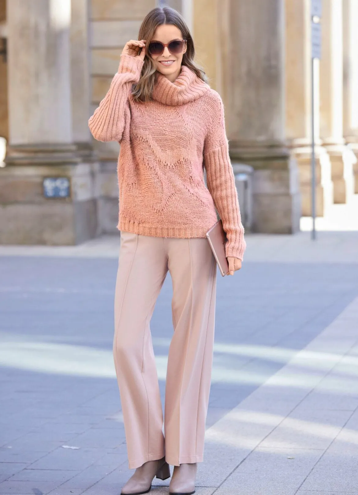 Pullover in aufwendiger Struktur mit Glitzer