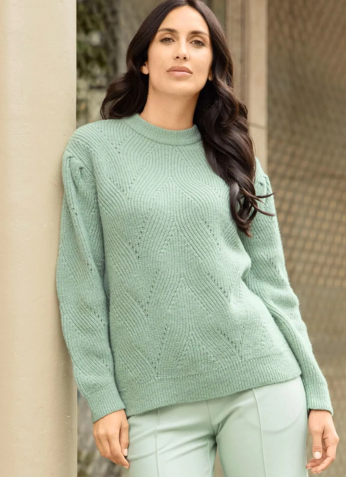 Pullover mit dekorativer Faltenlegung