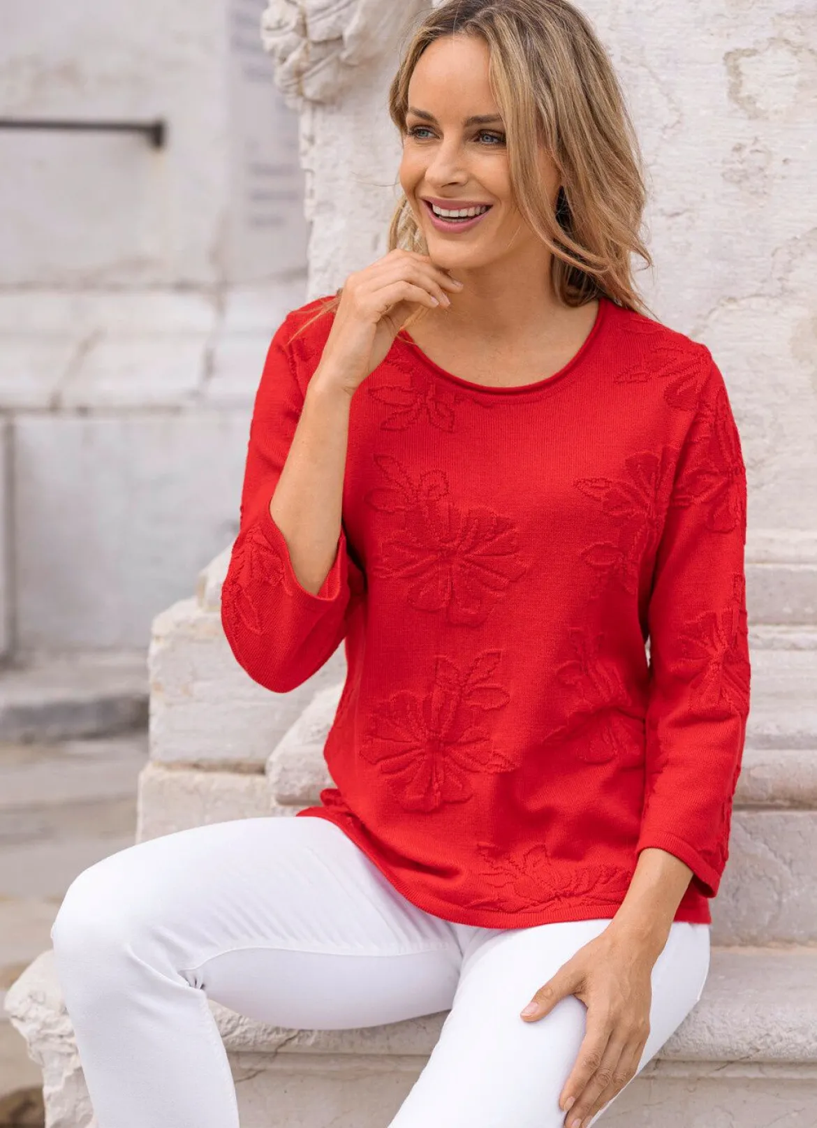 Pullover mit feiner Floralstruktur