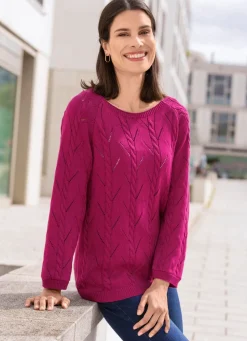 Pullover mit Zopfstrukturen und Ajourmustermix