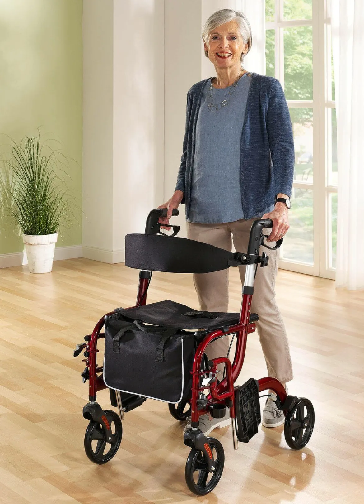 Rollator, auch als Rollstuhl nutzbar