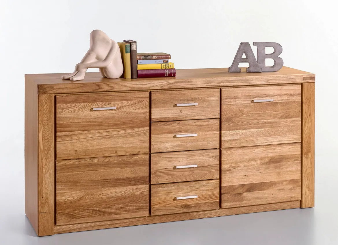 Sideboard mit Massivholzfronten