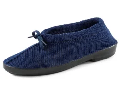 Slipper aus elastischem Strickmaterial mit Schnürung