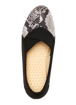 Slipper aus elastischem Textilmaterial