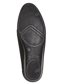 Slipper aus elastischem Textilmaterial