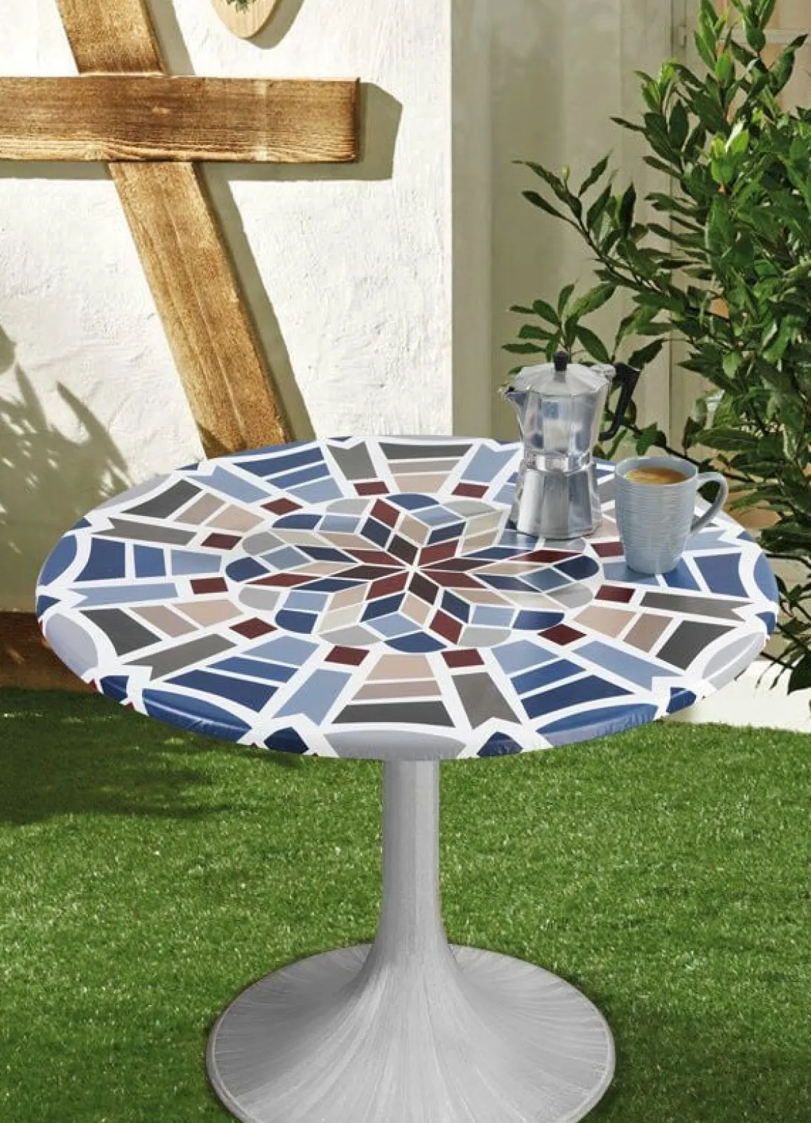 Spann-Tischdecke mit Mosaik-Dessin