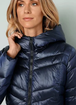 Steppjacke mit fester Kapuze