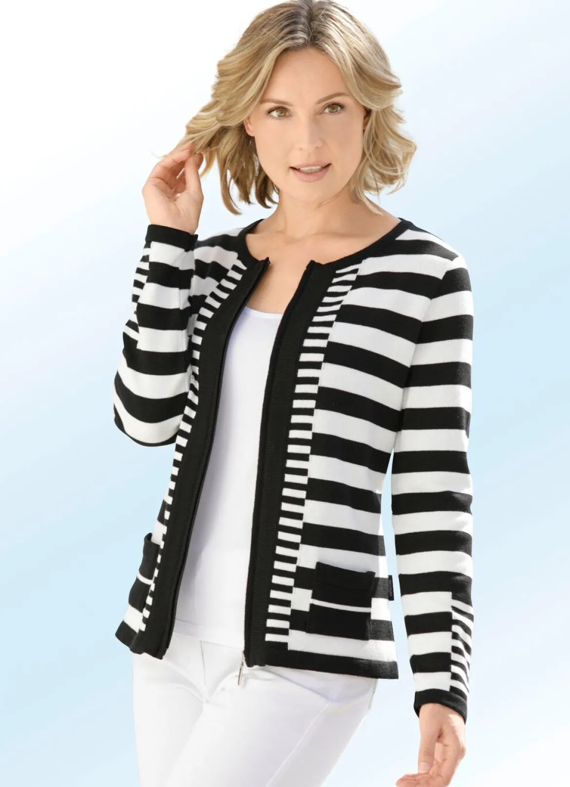 Strickjacke in dekorativem Streifendessin