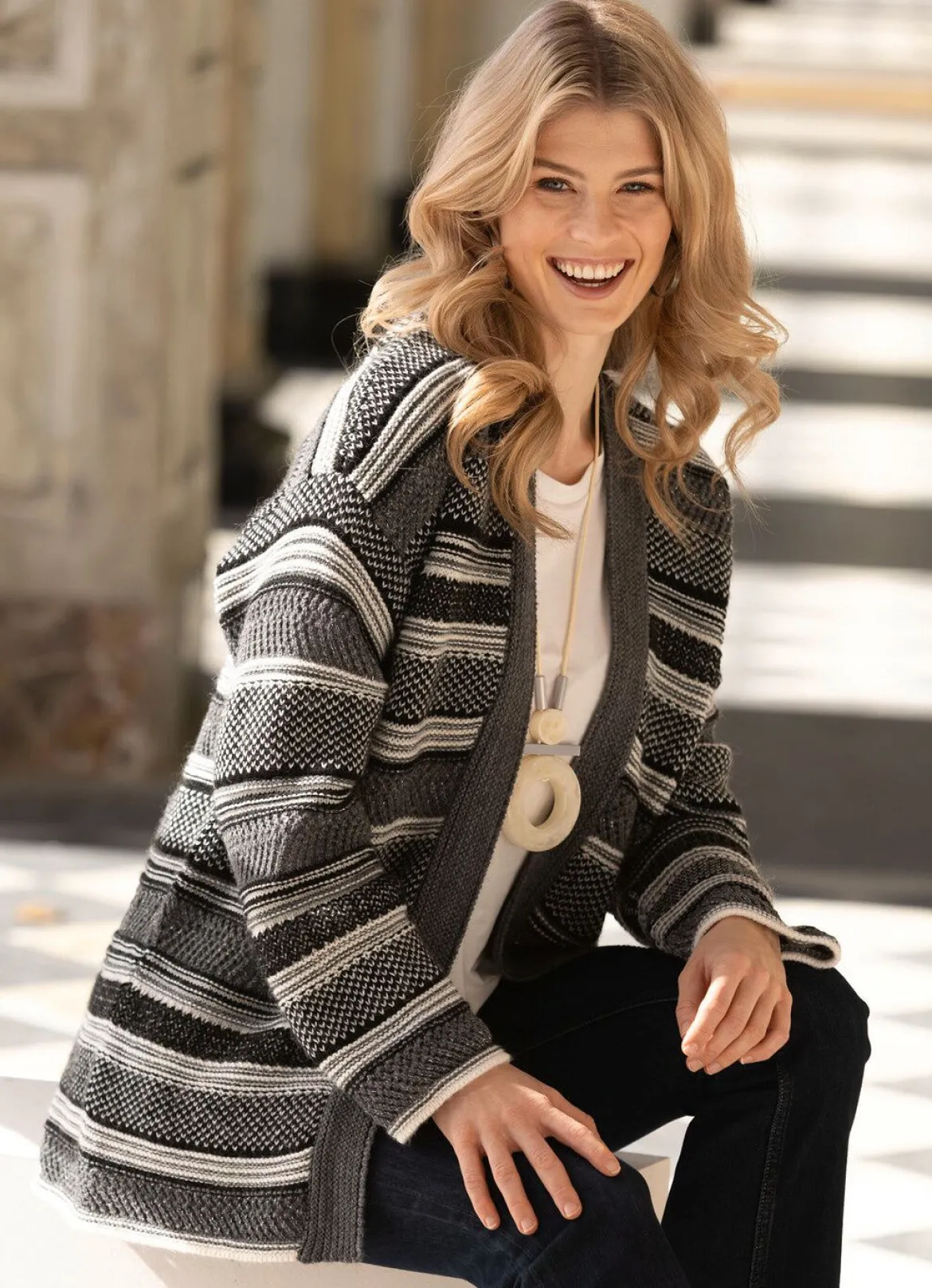 Strickjacke mit Alpaka und in Strukturmix