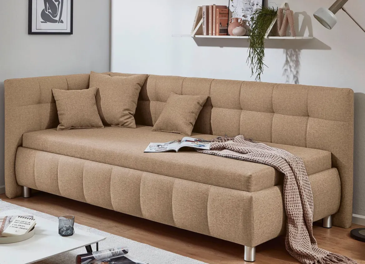 Studioliege mit Kissen und Bettkasten
