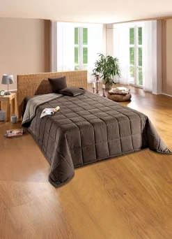Tagesdecke mit Karo-Steppung und Bandeinfassung