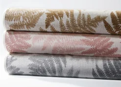 Tagesdecke mit naturnahen Blättermotiven