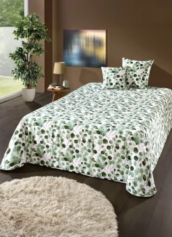 Tagesdecke und Kissenbezüge mit Blättermotiv