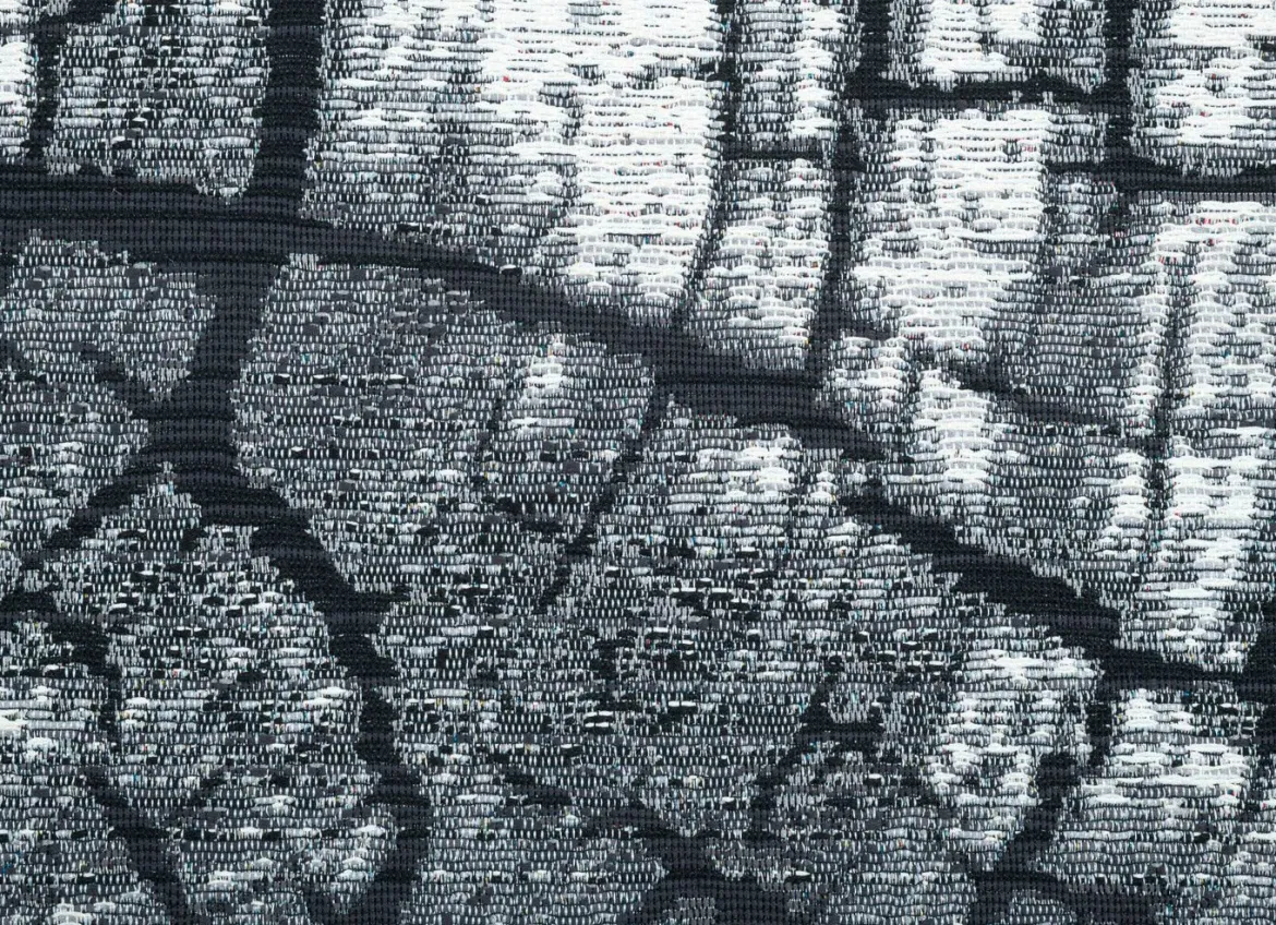 Teppich im naturnahen Baumstamm-Design