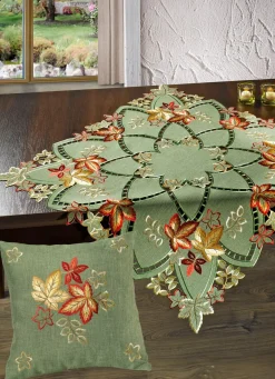 Tisch- und Raumdekoration mit herbstlicher Stickerei