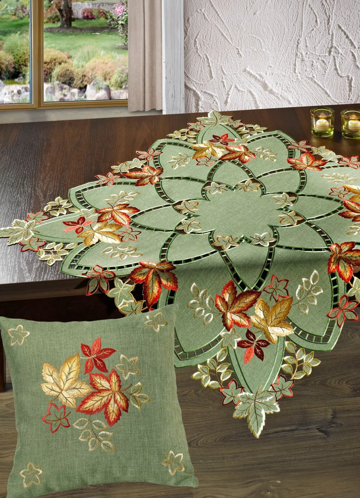 Tisch- und Raumdekoration mit herbstlicher Stickerei