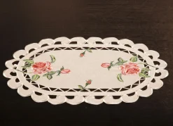Tisch- und Raumdekoration mit Rosendessin