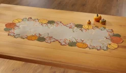Tisch- und Raumdekoration mit Glanzgarn