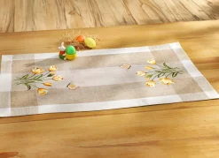 Tisch- und Raumdekoration mit Tulpen und Schmetterlingen