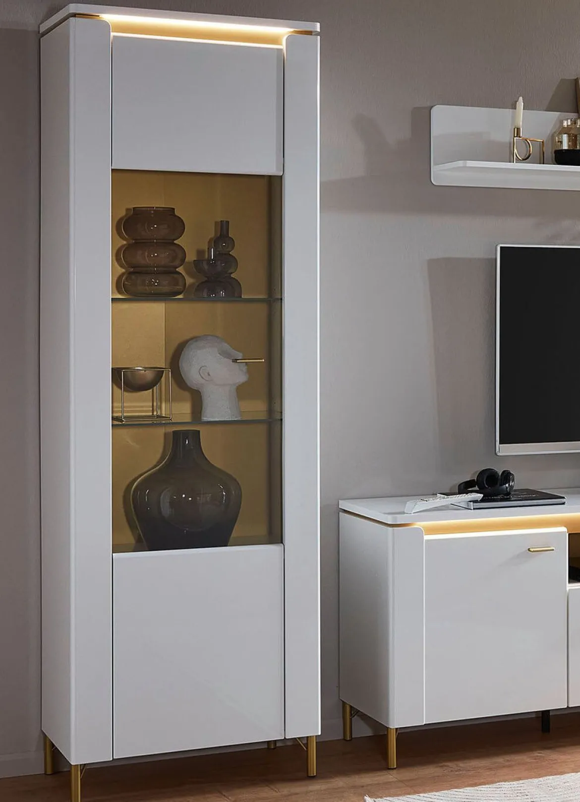 Vitrine mit LED-Beleuchtung und Softclose