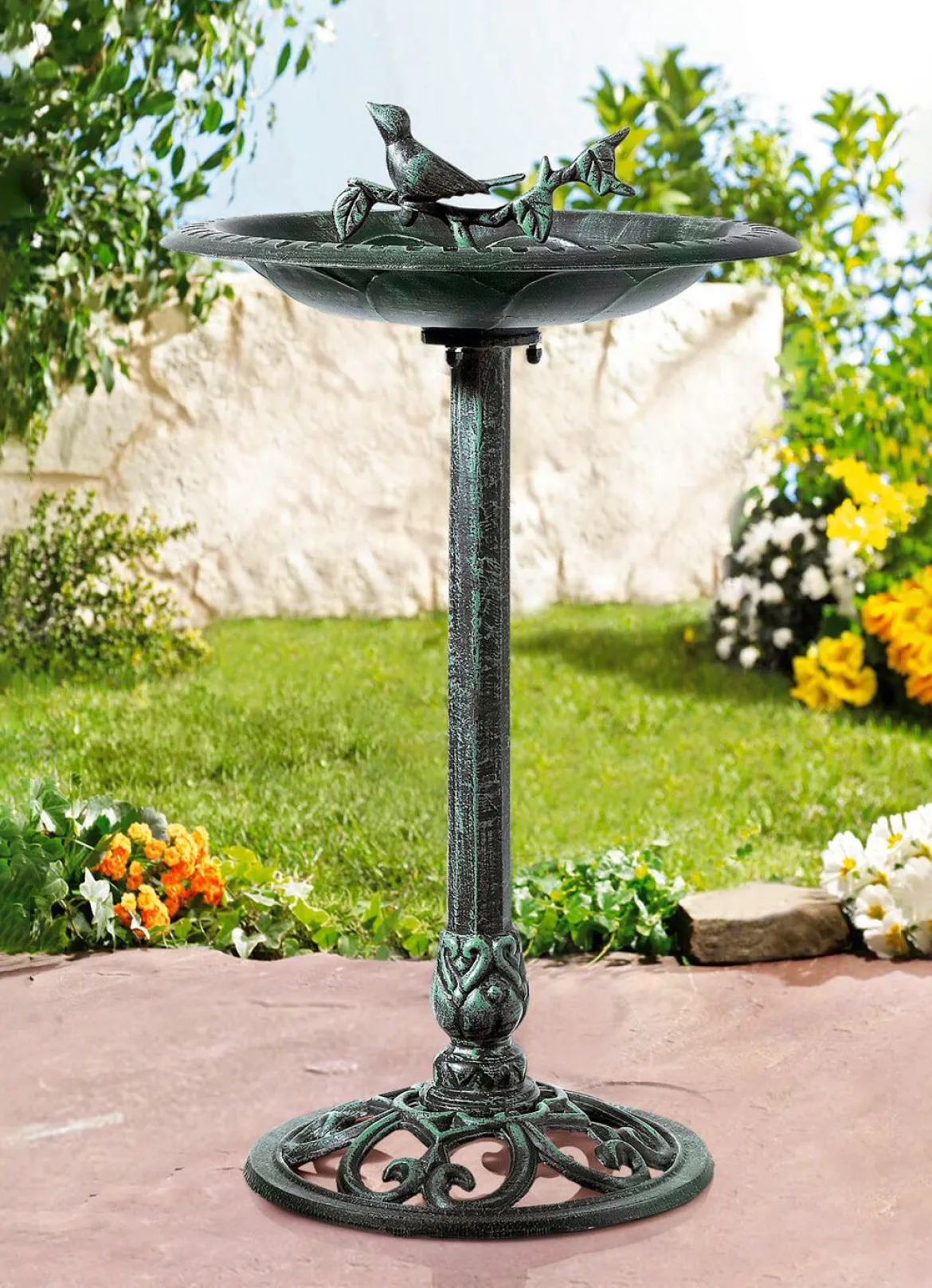 Vogeltränke mit Schale aus Eisen