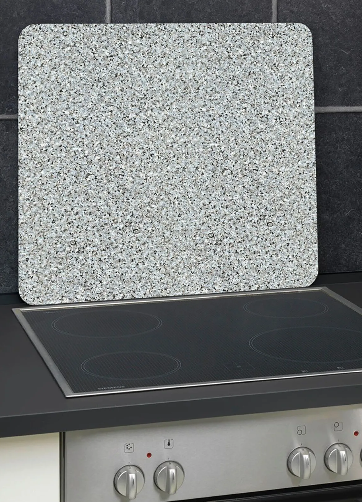 Wandblende aus Glas in Granit-Optik