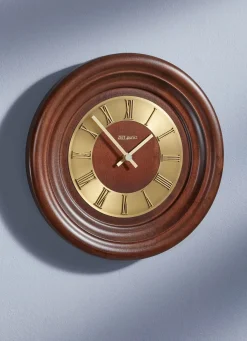 Wanduhr aus massivem Holz