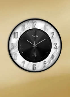Wanduhr in Marmor-Optik
