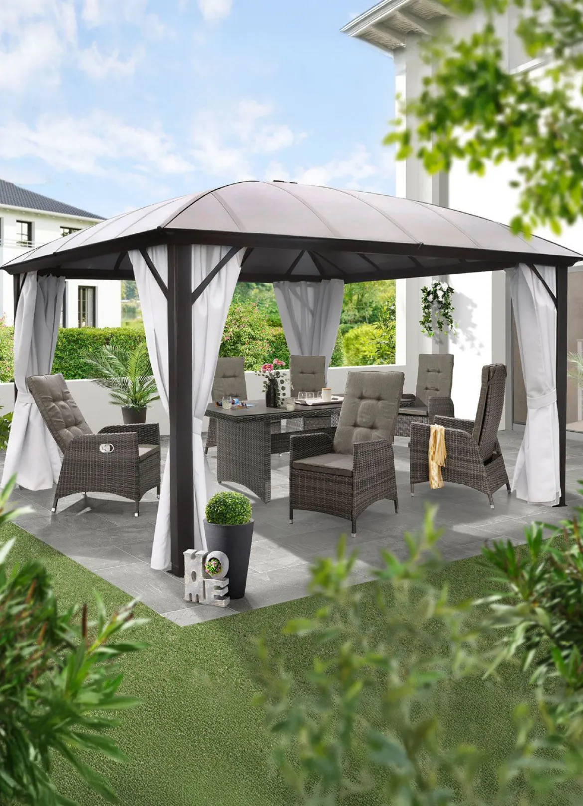Wetterfester Kuppelpavillon mit stabilem Gestell
